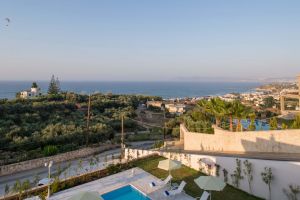 Die attraktive Villa Marjore für die Familie und Freunde, im Ressort Stalos auf Kreta